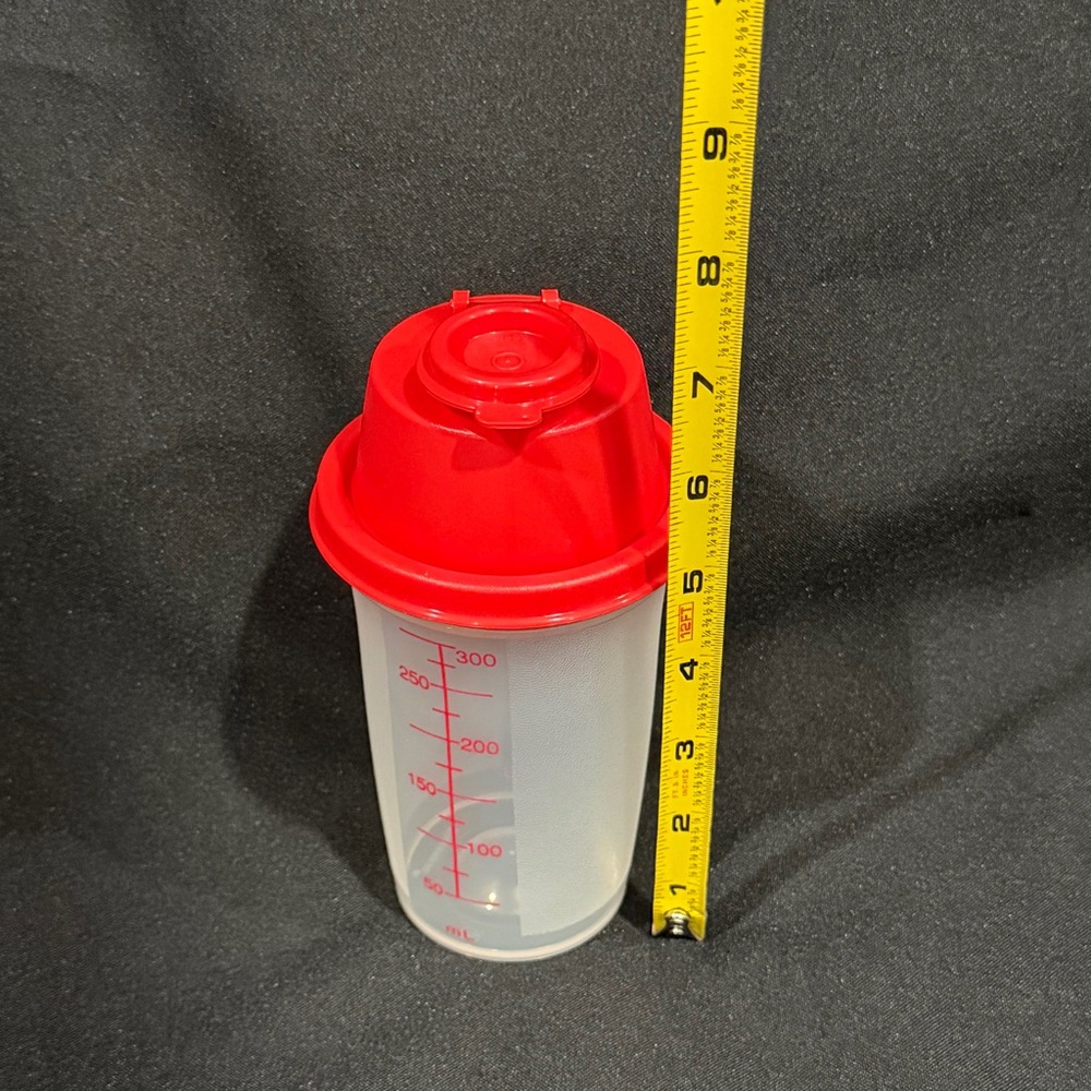 NEW! Tupperware Red Quick Shake and Mini Quick Shake Containers - Picture 7 of 8